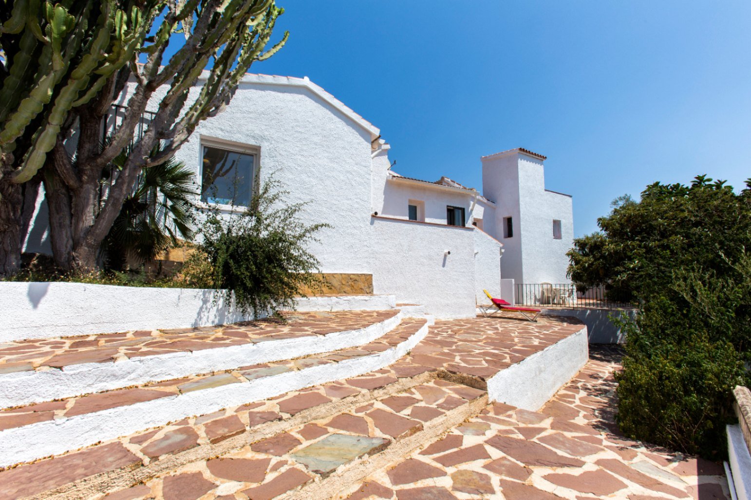 Villa à Monte Pedreguer avec vue sur la mer, logement pour les invités, quatre chambres, terrain plat, terrasse sur le toit et espace pour une piscine