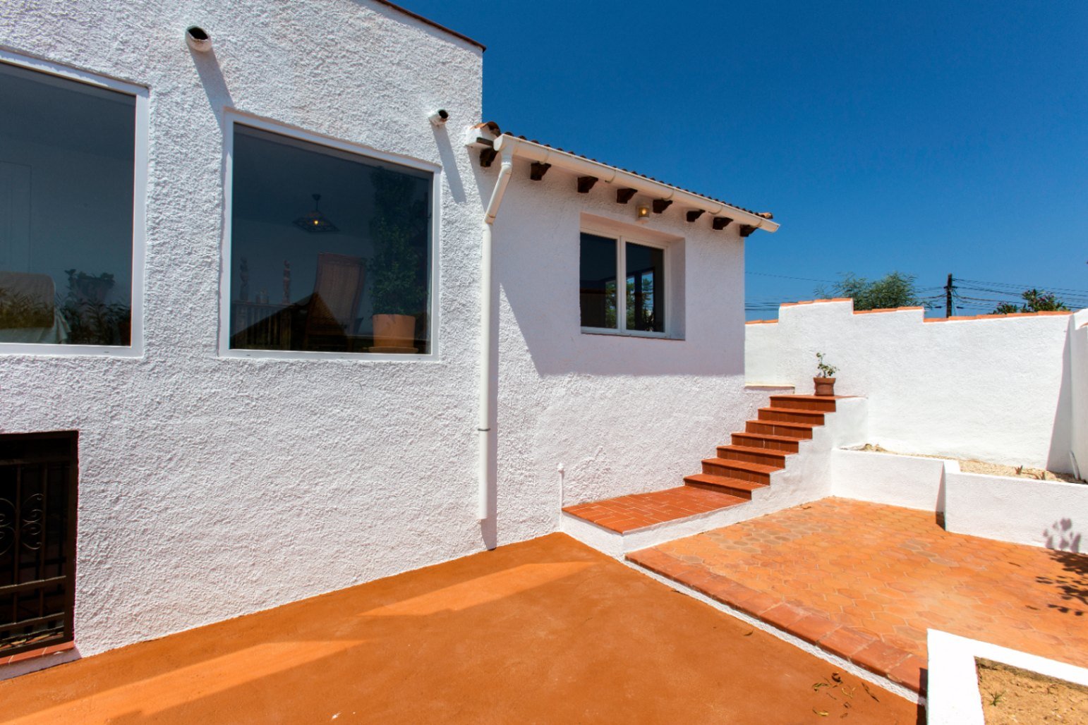 Villa à Monte Pedreguer avec vue sur la mer, logement pour les invités, quatre chambres, terrain plat, terrasse sur le toit et espace pour une piscine
