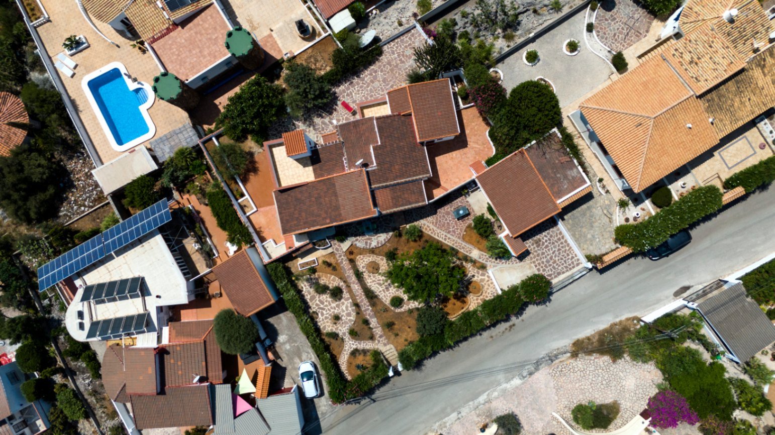 Villa à Monte Pedreguer avec vue sur la mer, logement pour les invités, quatre chambres, terrain plat, terrasse sur le toit et espace pour une piscine