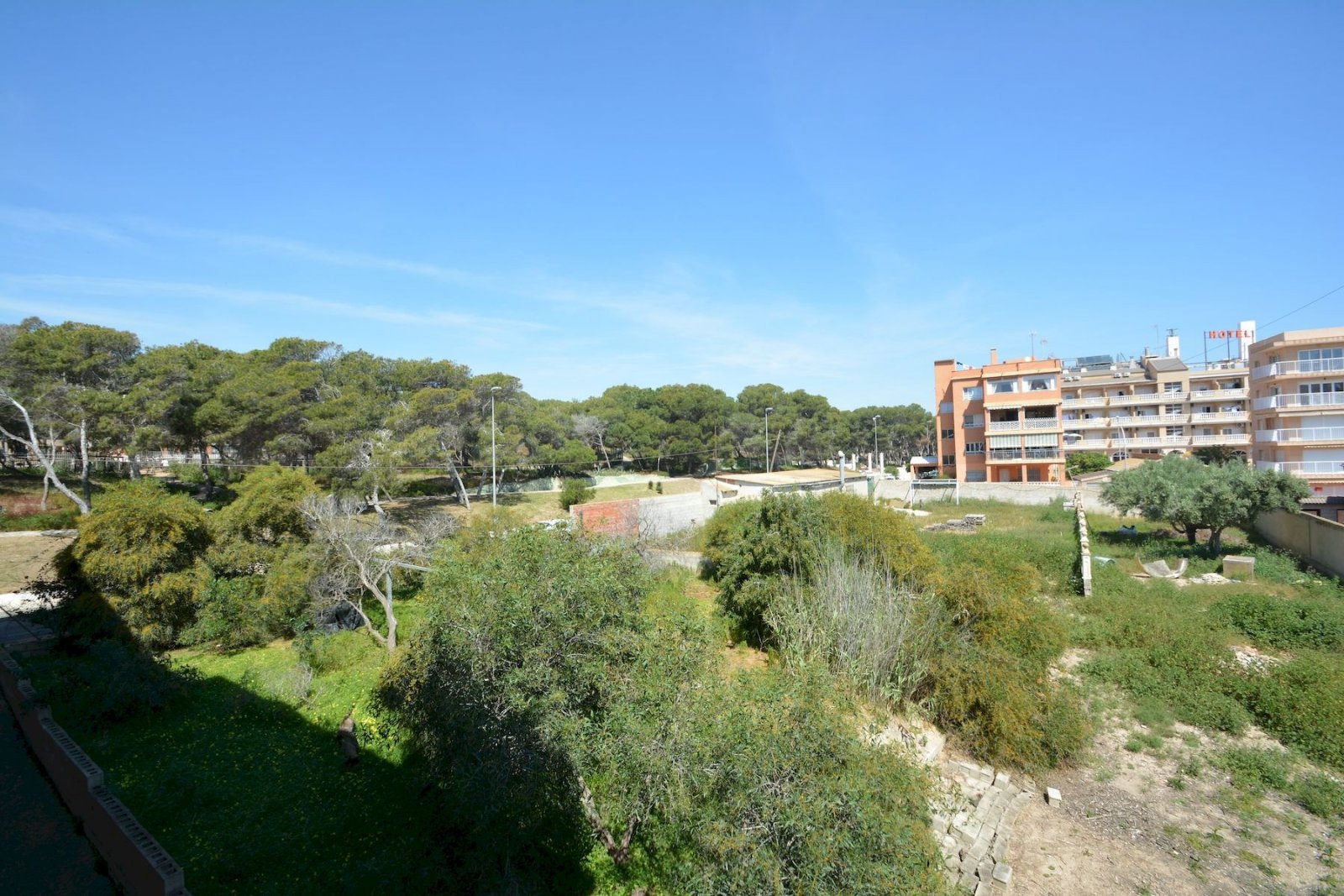 Appartement rénové avec 3 chambres, 2 salles de bains et place de parking souterrain à seulement 200 m de la plage