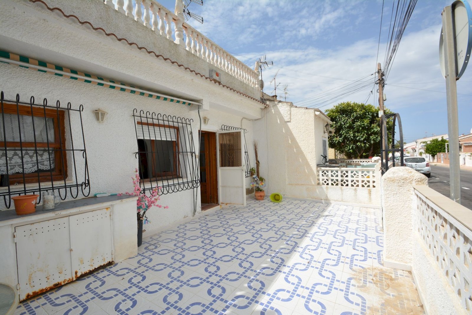 Spacieuse maison mitoyenne de 4 chambres offrant un grand potentiel à El Limonar
