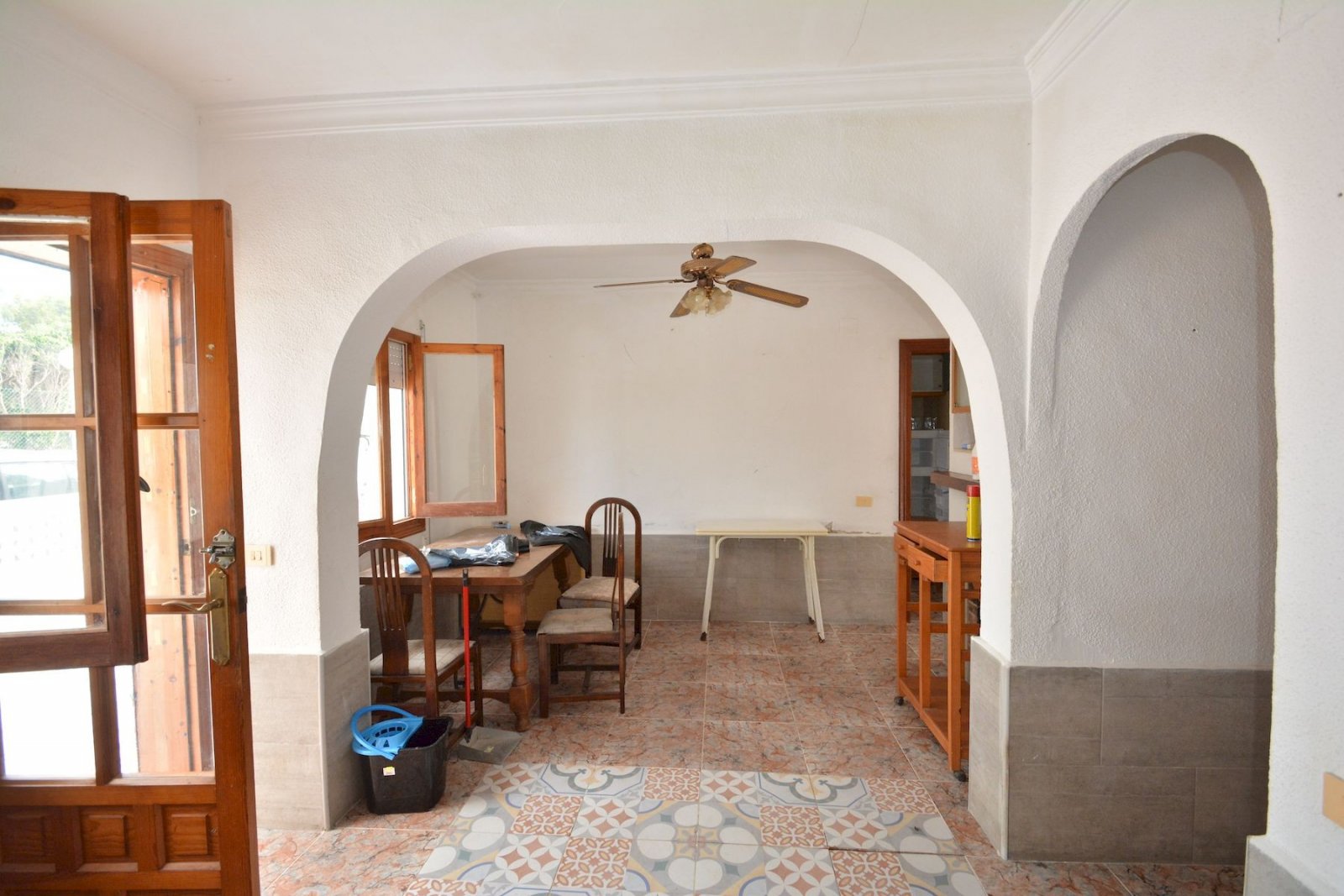 Spacieuse maison mitoyenne de 4 chambres offrant un grand potentiel à El Limonar