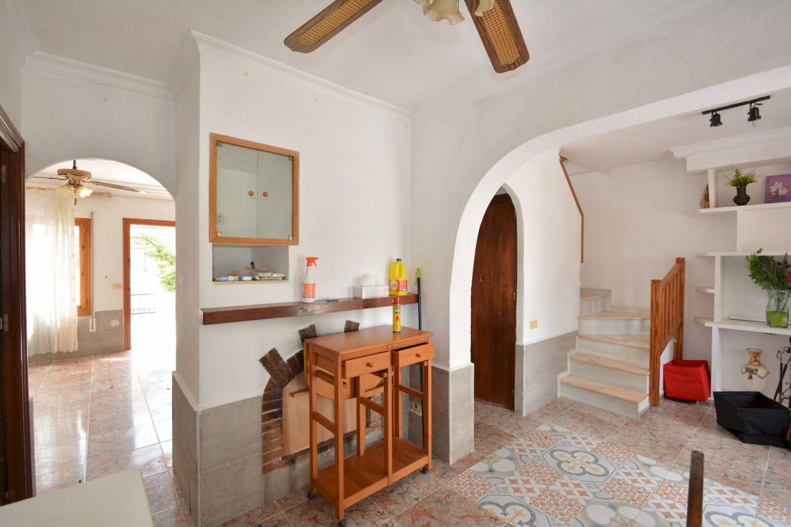 Spacieuse maison mitoyenne de 4 chambres offrant un grand potentiel à El Limonar