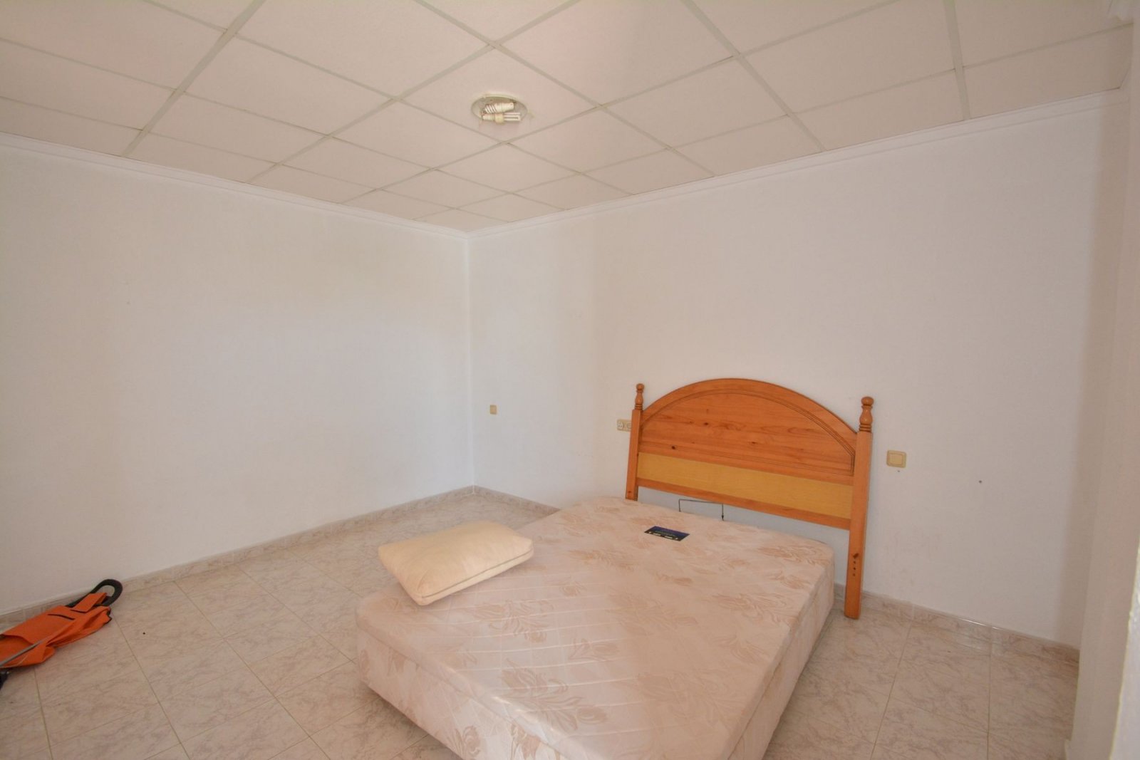 Spacieuse maison mitoyenne de 4 chambres offrant un grand potentiel à El Limonar
