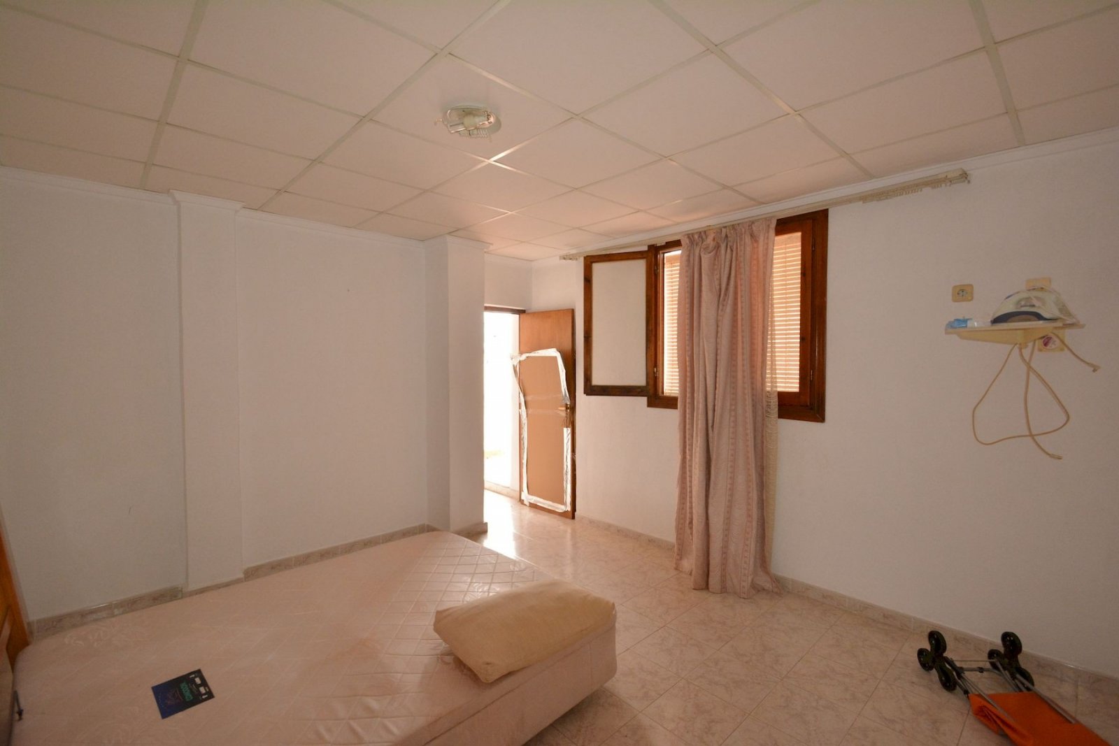 Spacieuse maison mitoyenne de 4 chambres offrant un grand potentiel à El Limonar