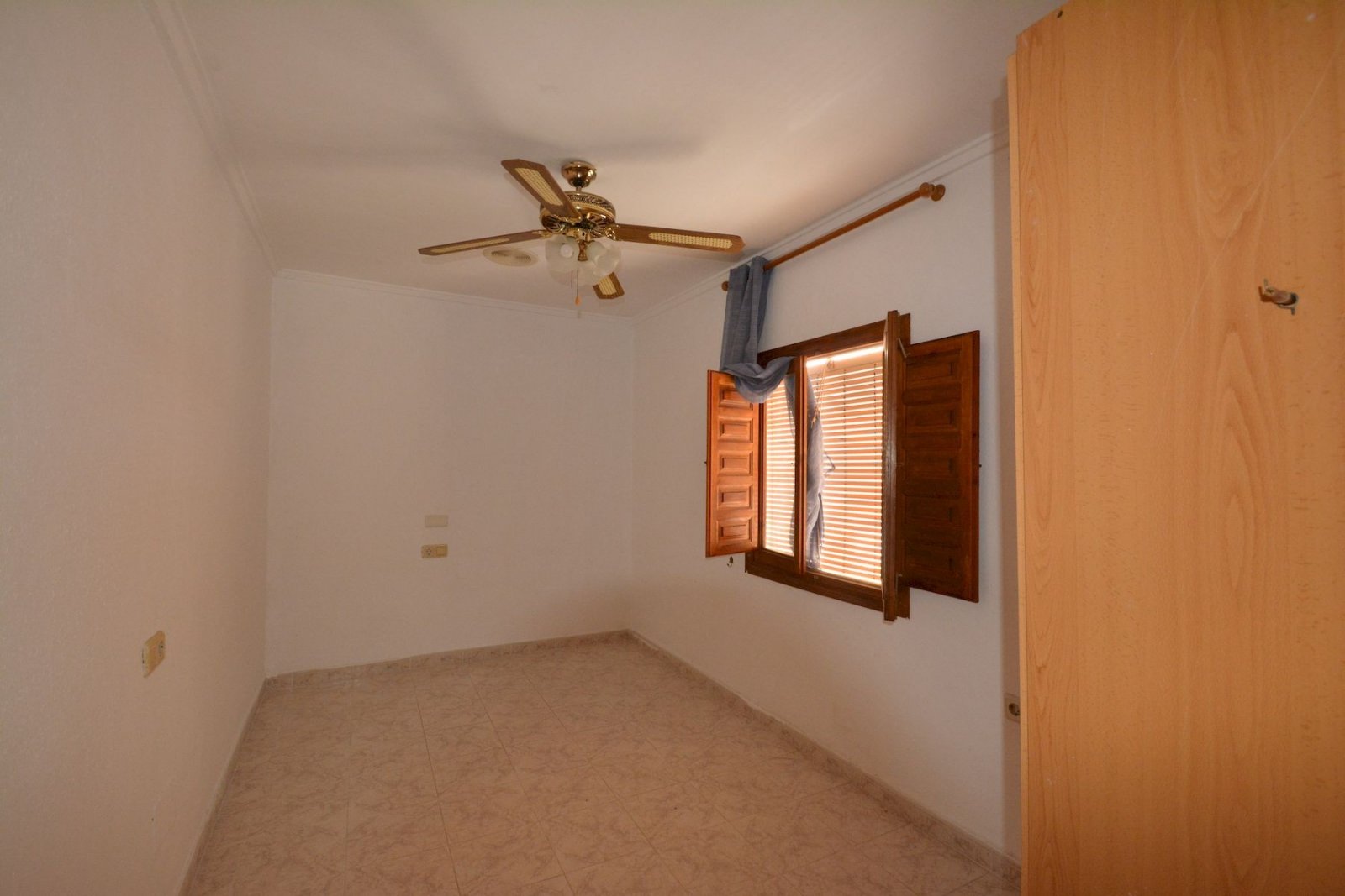 Spacieuse maison mitoyenne de 4 chambres offrant un grand potentiel à El Limonar