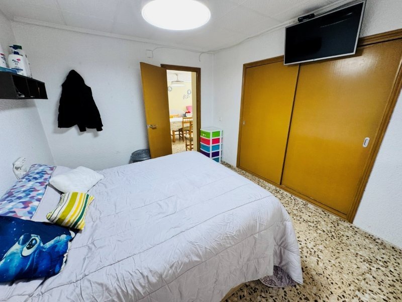 Spacieux appartement au rez-de-chaussée avec 3 chambres et 2 salles de bains, à deux pas de la plage