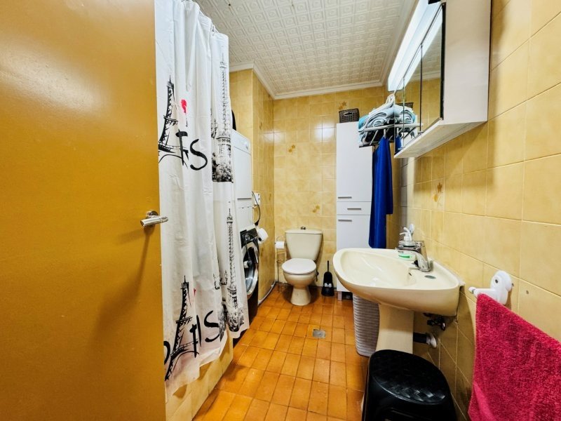 Spacieux appartement au rez-de-chaussée avec 3 chambres et 2 salles de bains, à deux pas de la plage