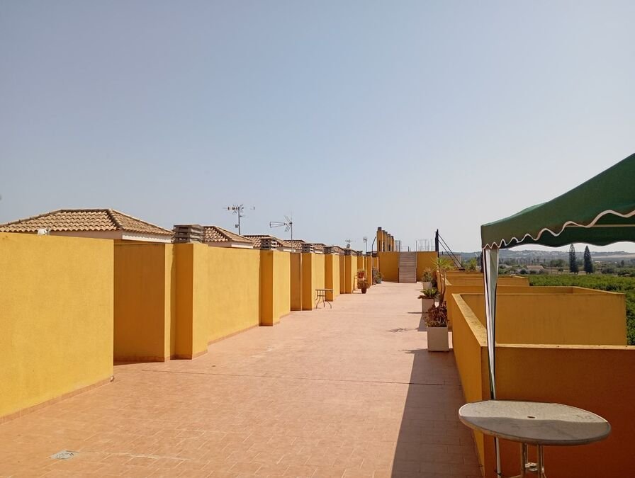 Appartement avec 2 chambres, 2 salles de bains, une terrasse sur le toit et une piscine commune