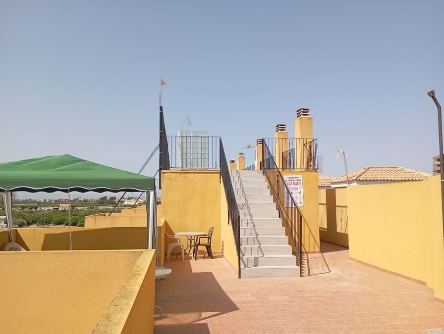 Appartement avec 2 chambres, 2 salles de bains, une terrasse sur le toit et une piscine commune