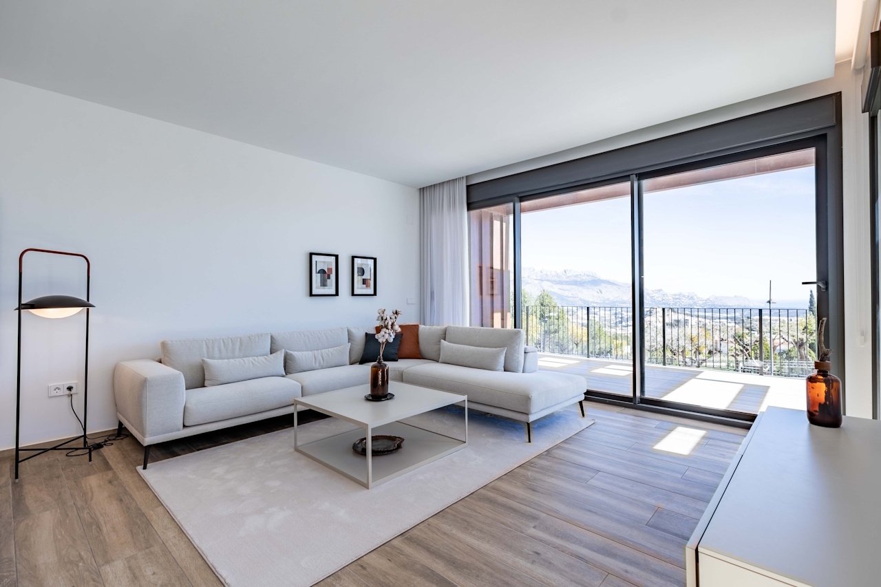 Villas avec 3 chambres, 2 salles de bains, terrasse sur le toit en option, climatisation, vue sur la mer, parking privé et piscine privée