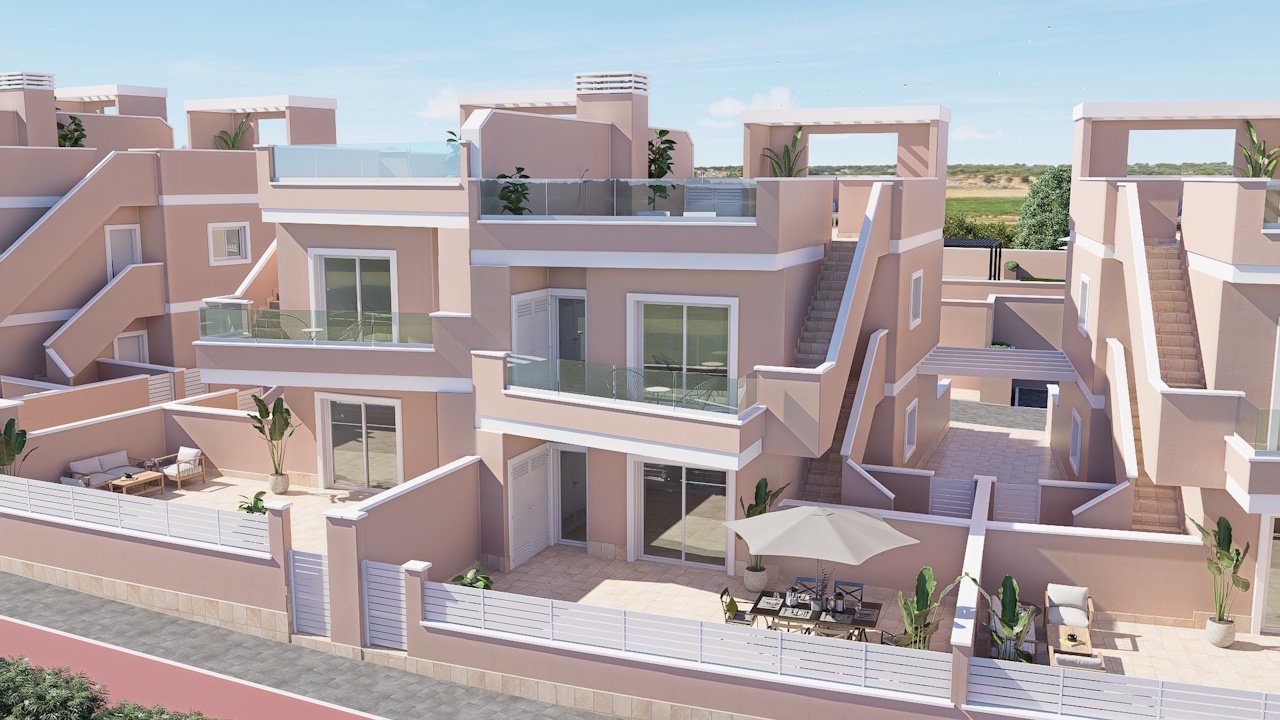 Appartements au rez-de-chaussée avec 3 chambres, 2 salles de bains, espace de stationnement privé et piscine communautaire