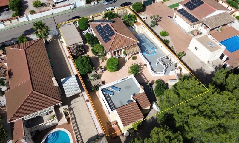 Superbe villa située à El Pinar de Campoverde avec une maison d’invités, garage et piscine privée