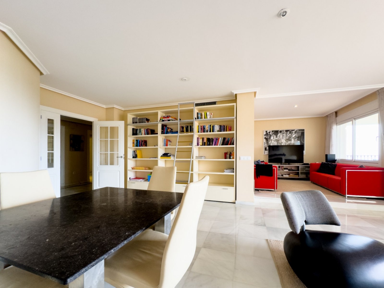 Appartement avec grande terrasse et vue sur la mer à Altea Hills