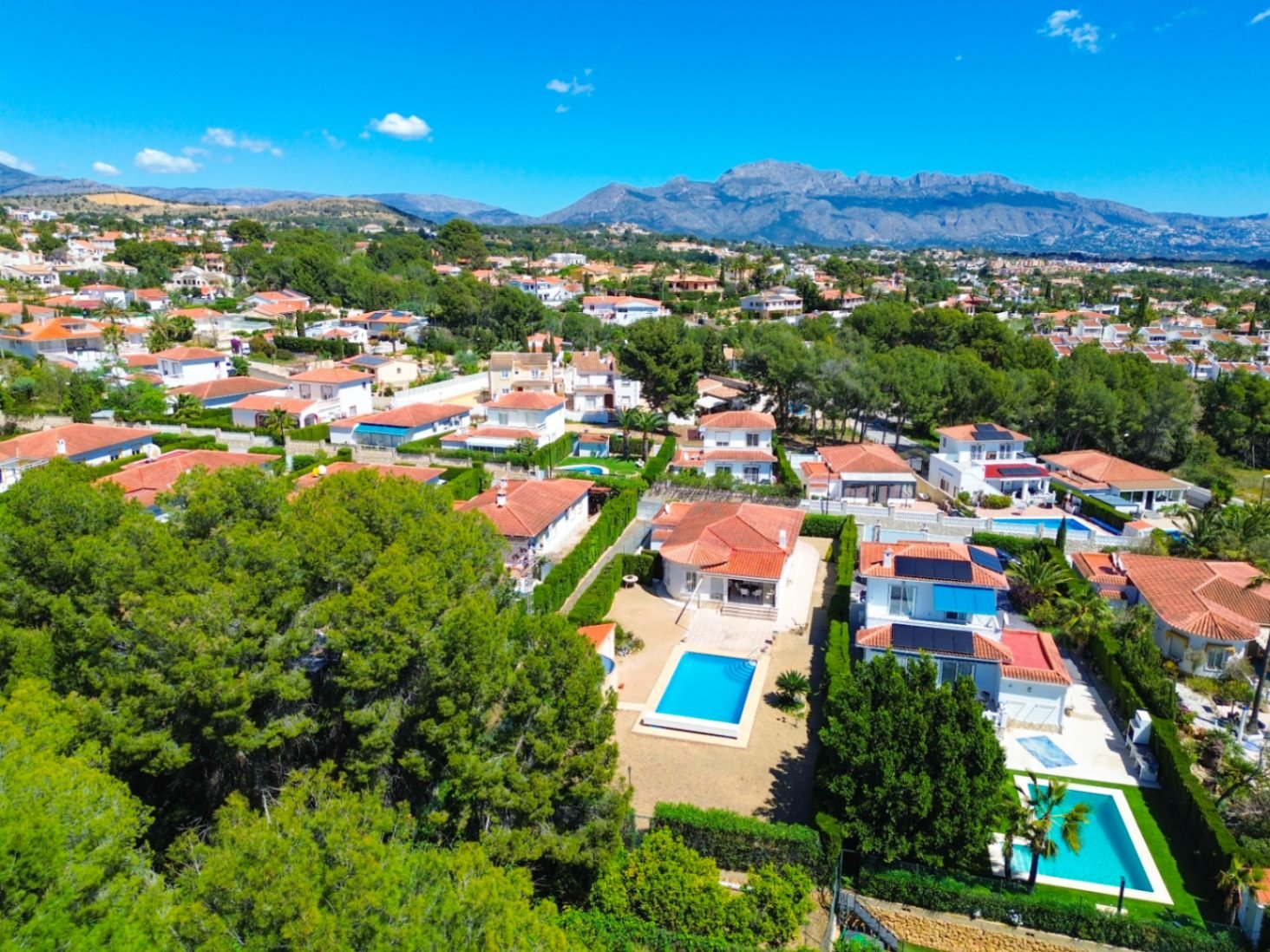 Villa de plain-pied comprenant 3 chambres, 1 salle de bains, un garage et une piscine privée à Barranco Hondo