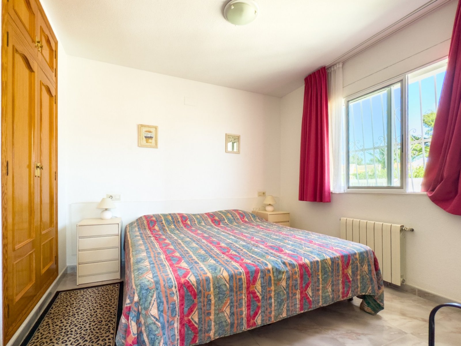 Villa de plain-pied comprenant 3 chambres, 1 salle de bains, un garage et une piscine privée à Barranco Hondo