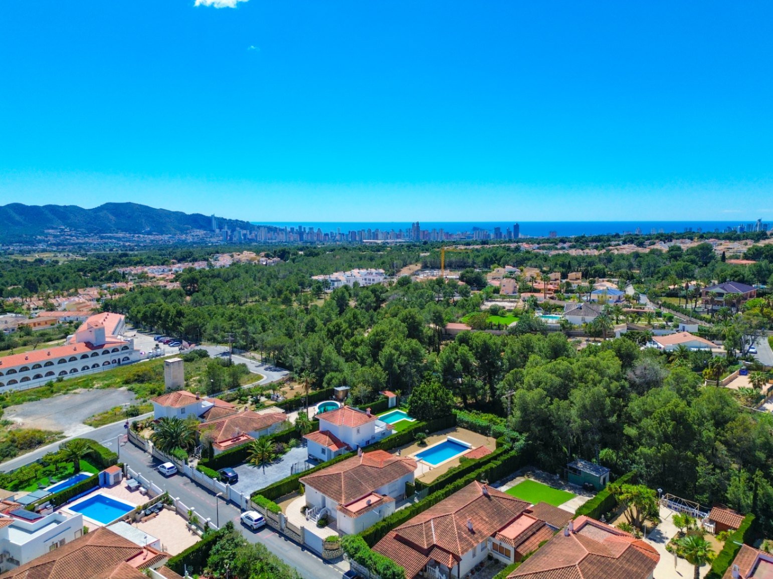 Villa de plain-pied comprenant 3 chambres, 1 salle de bains, un garage et une piscine privée à Barranco Hondo