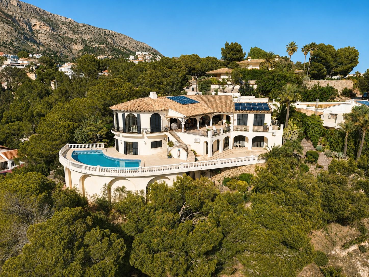 Villa de luxe exceptionnelle avec vues panoramiques dans un emplacement superbe près du parcours de golf d'Altea