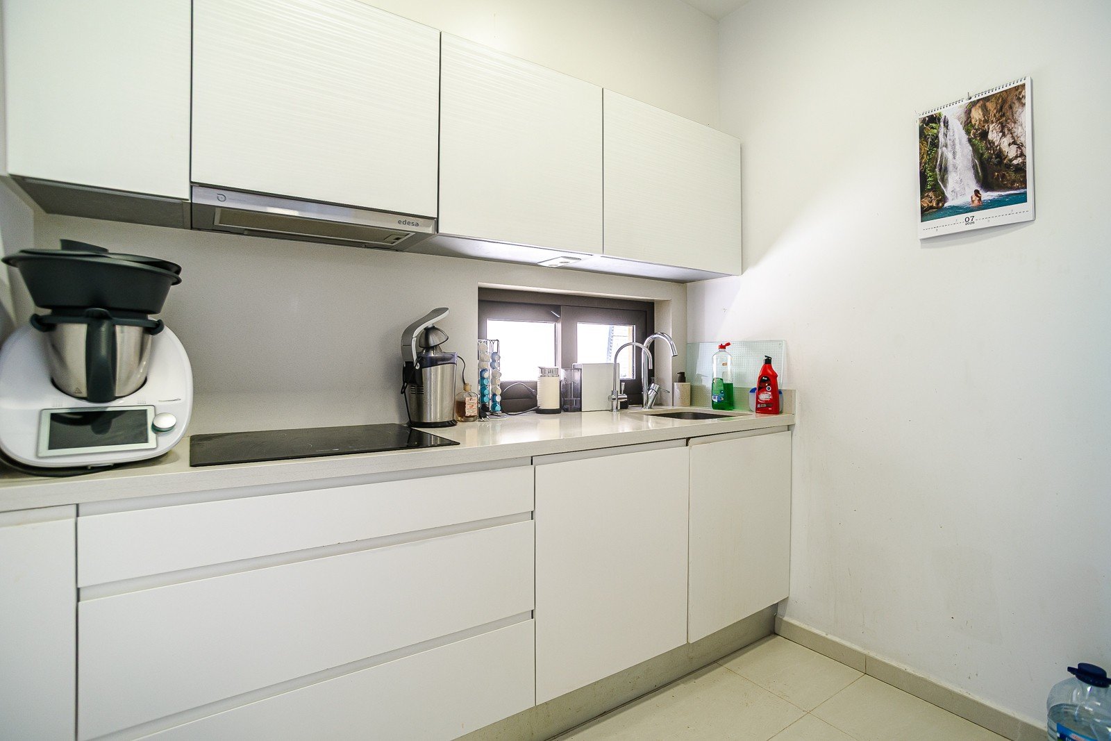 Magnifique appartement de 2 chambres et 2 salles de bains situé dans un complexe haut de gamme avec piscine commune et bien d'autres avantages