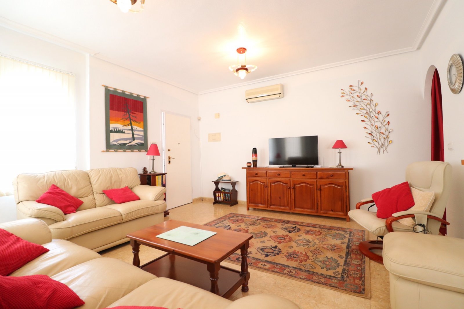 Villa avec 3 chambres, 1 salle de bains et piscine commune à Lo Crispin