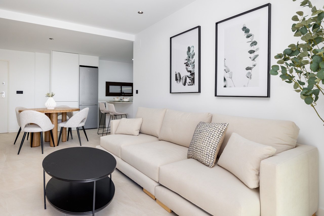 Penthouses comprenant 3 chambres, 2 salles de bains, une place de parking souterrain et une piscine commune sur le parcours de golf de La Serena