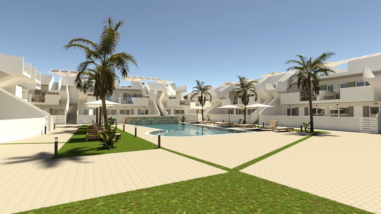 Appartements au rez-de-chaussée comprenant 3 chambres, 2 salles de bains et une piscine commune à l'El Alba Mediterranean Resort