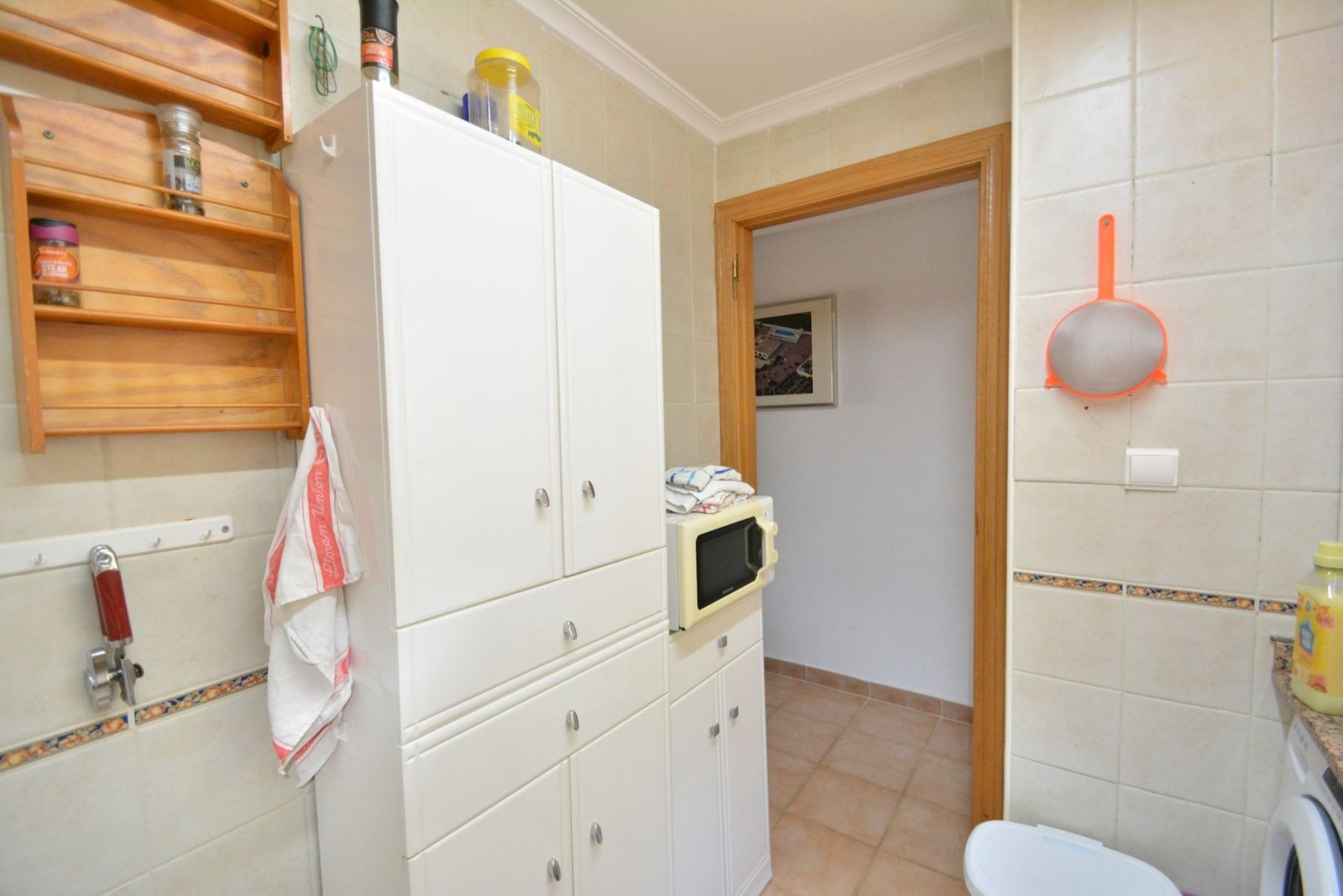 Maison jumelée avec 2 chambres, 2 salles de bains, un garage et une piscine commune