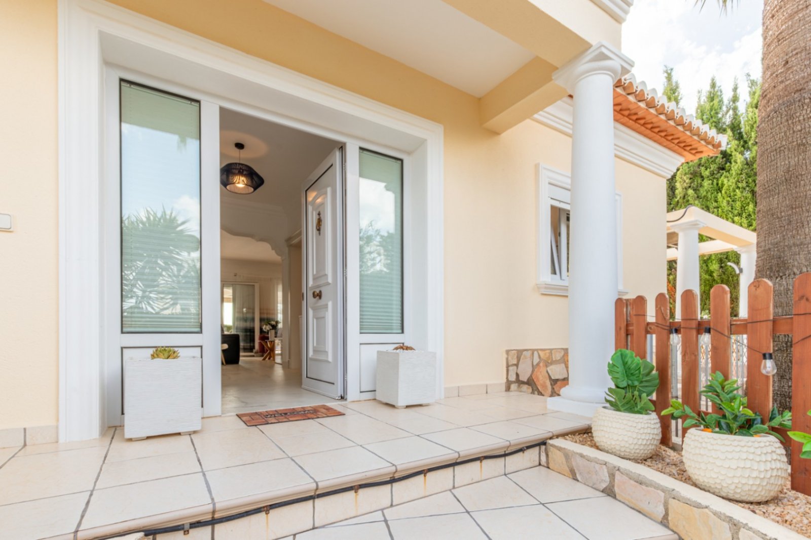 Villa de 3 chambres, 3 salles de bains, garage, piscine privée et vue sur la mer et la montagne près d'El Portet