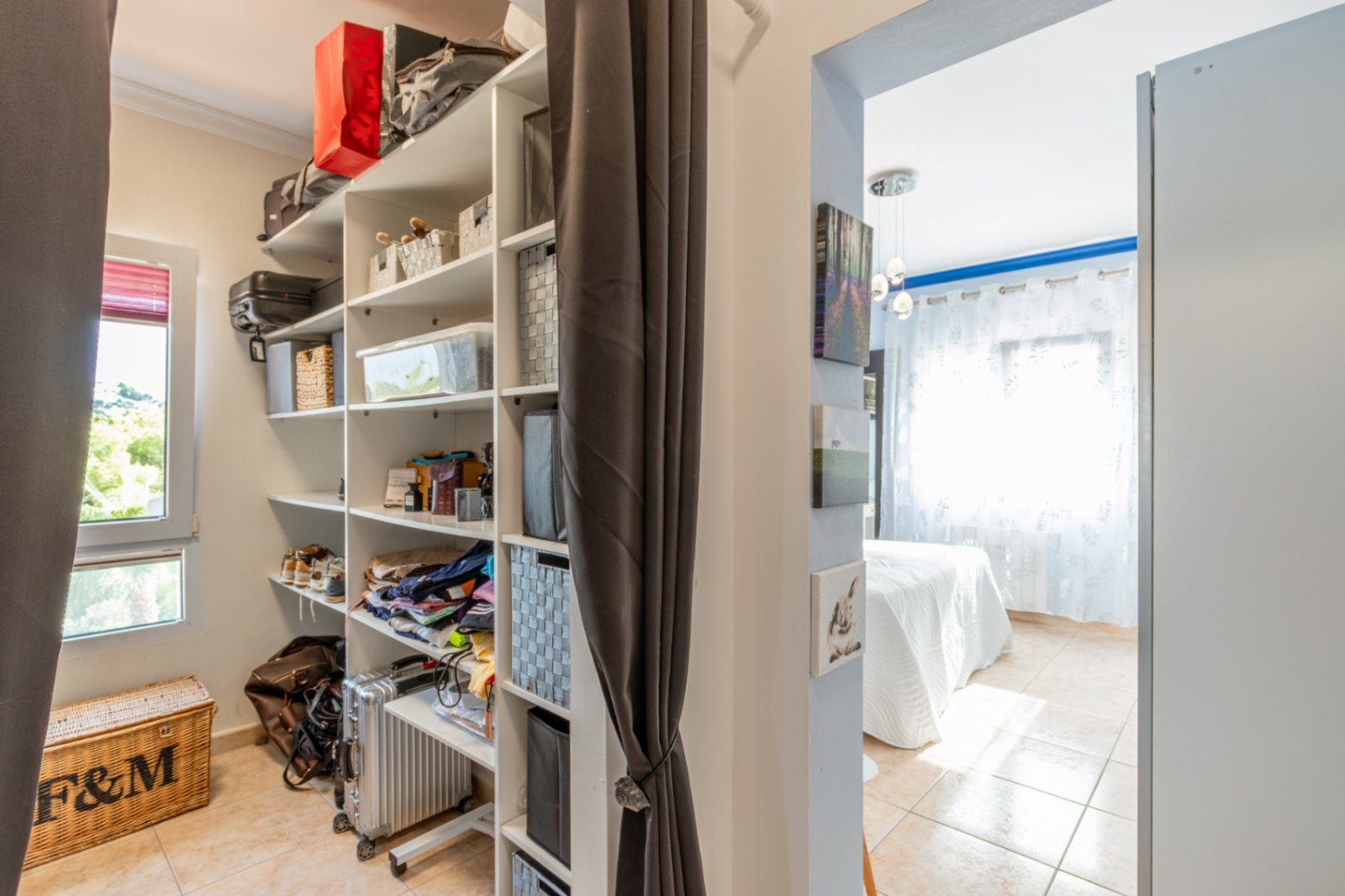 Villa de 3 chambres, 3 salles de bains, garage, piscine privée et vue sur la mer et la montagne près d'El Portet