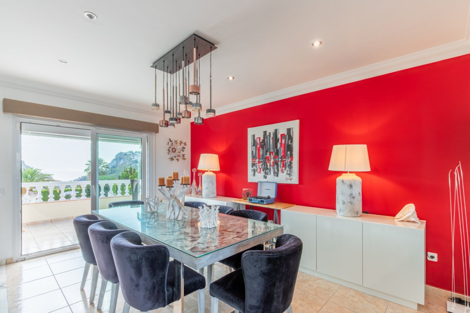 Villa de 3 chambres, 3 salles de bains, garage, piscine privée et vue sur la mer et la montagne près d'El Portet