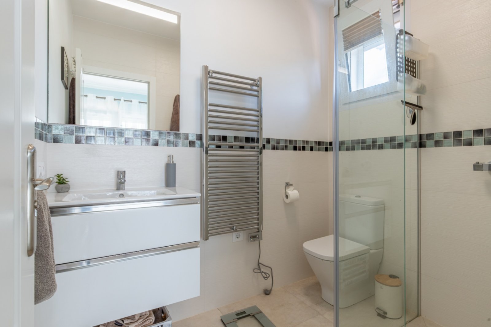 Villa de 3 chambres, 3 salles de bains, garage, piscine privée et vue sur la mer et la montagne près d'El Portet