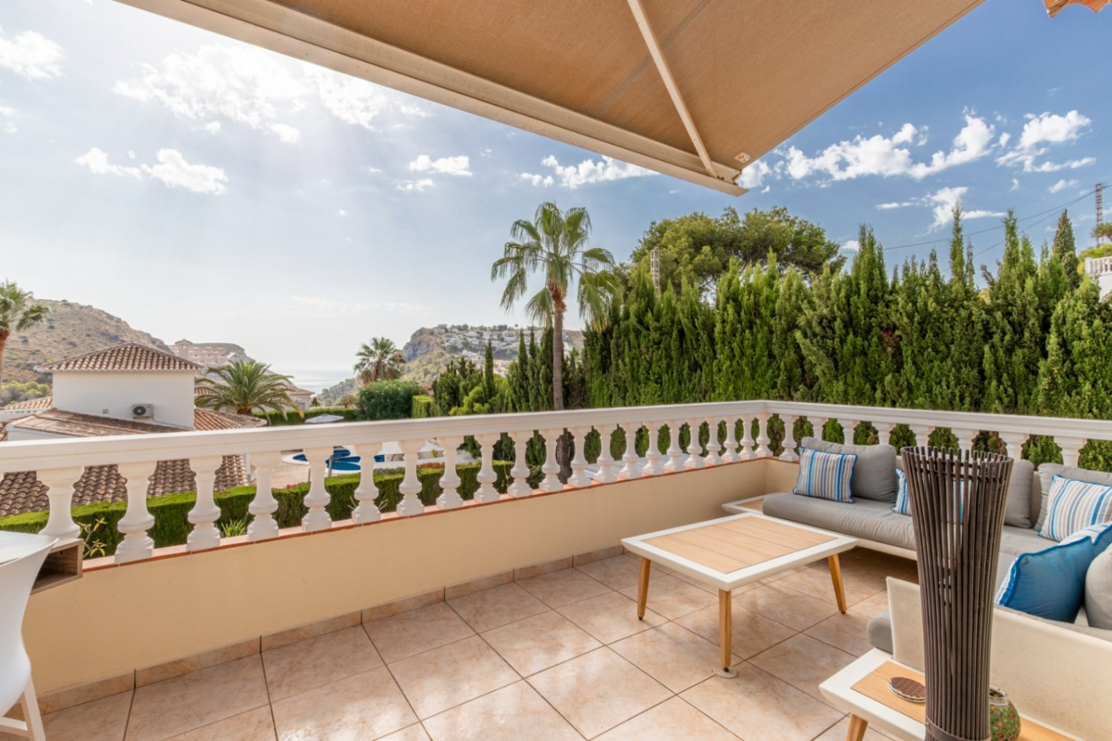 Villa de 3 chambres, 3 salles de bains, garage, piscine privée et vue sur la mer et la montagne près d'El Portet