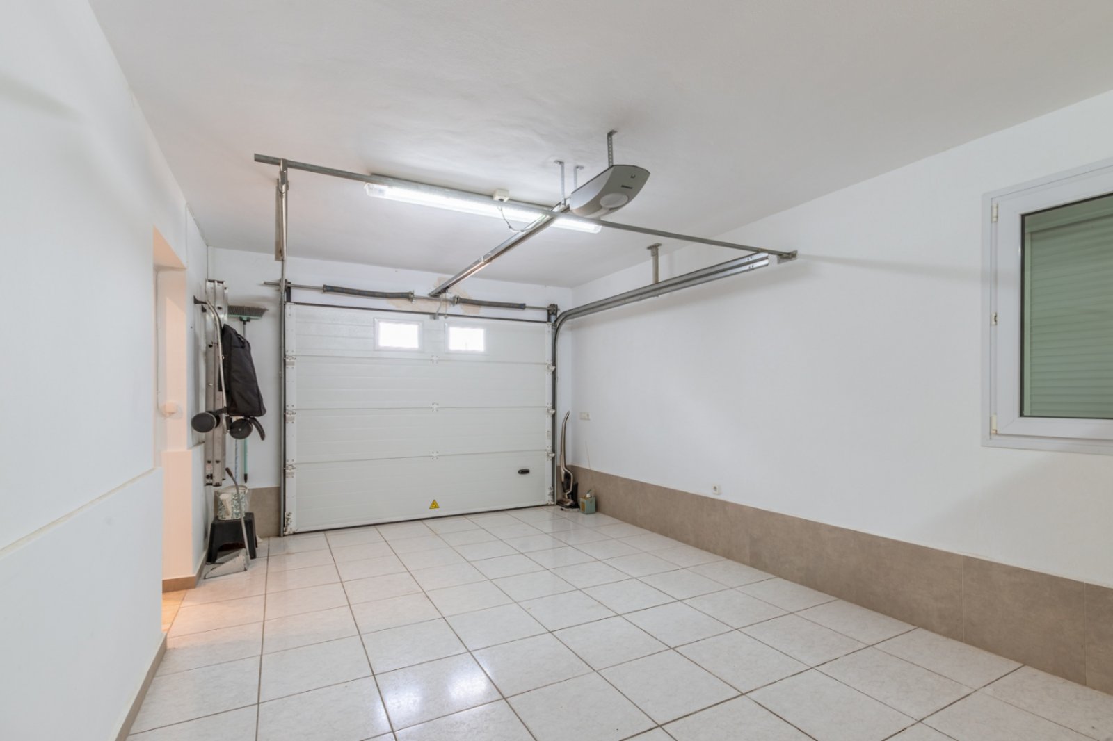 Villa de 3 chambres, 3 salles de bains, garage, piscine privée et vue sur la mer et la montagne près d'El Portet
