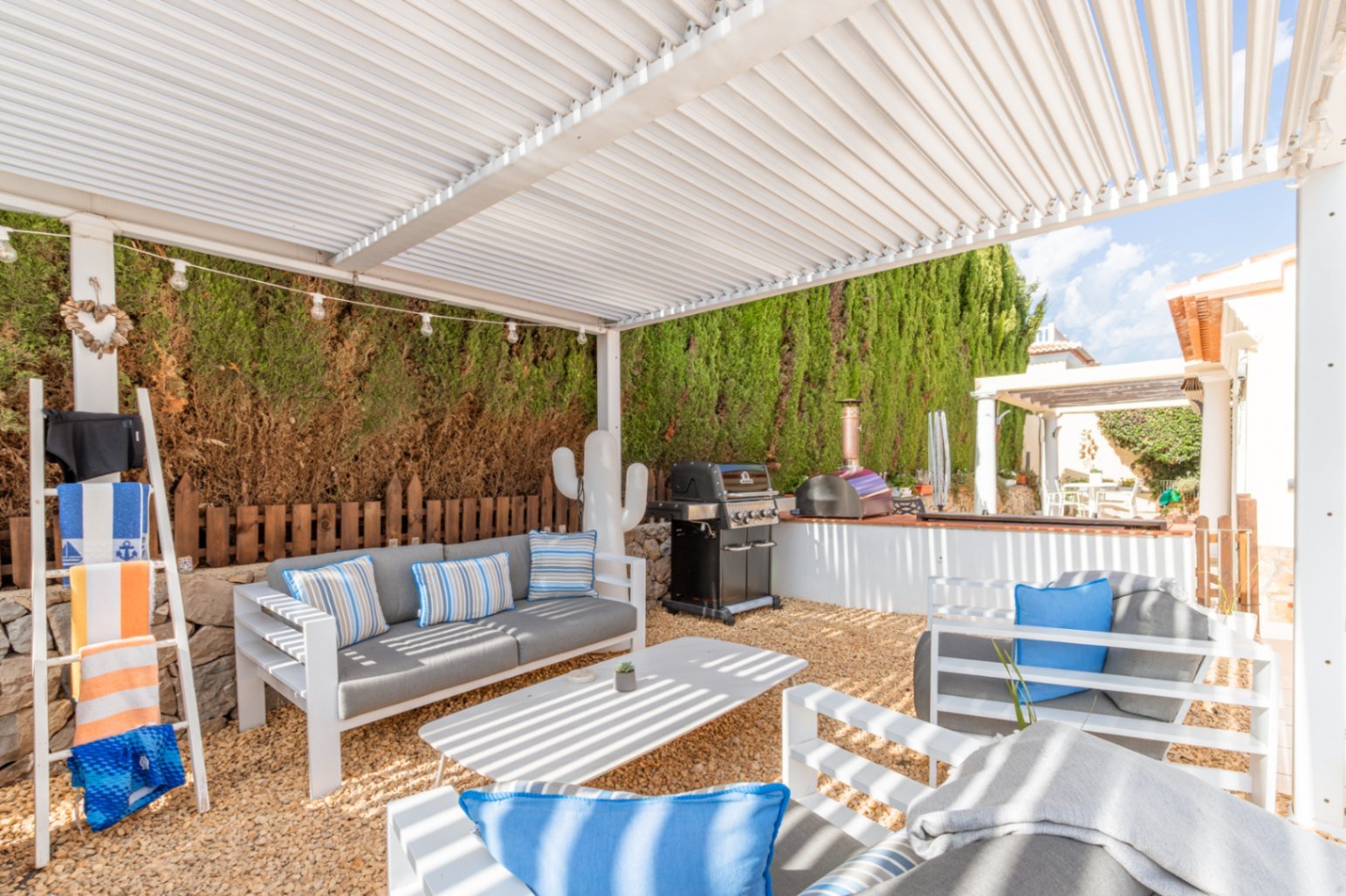 Villa de 3 chambres, 3 salles de bains, garage, piscine privée et vue sur la mer et la montagne près d'El Portet