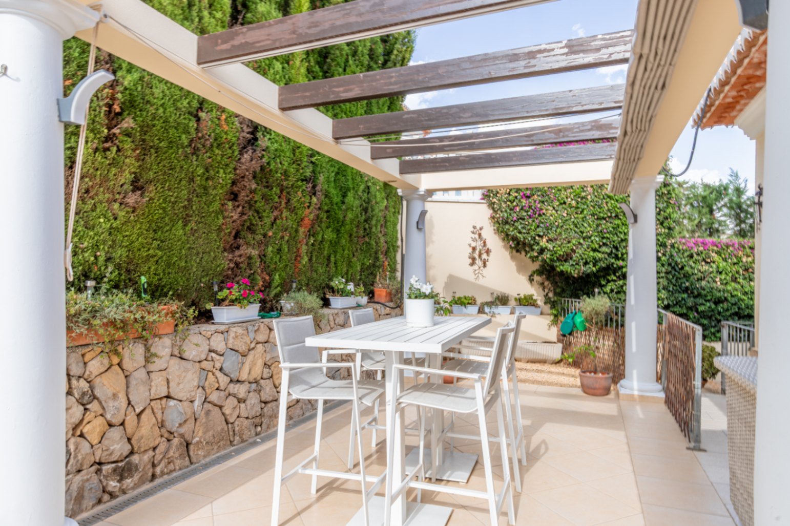 Villa de 3 chambres, 3 salles de bains, garage, piscine privée et vue sur la mer et la montagne près d'El Portet