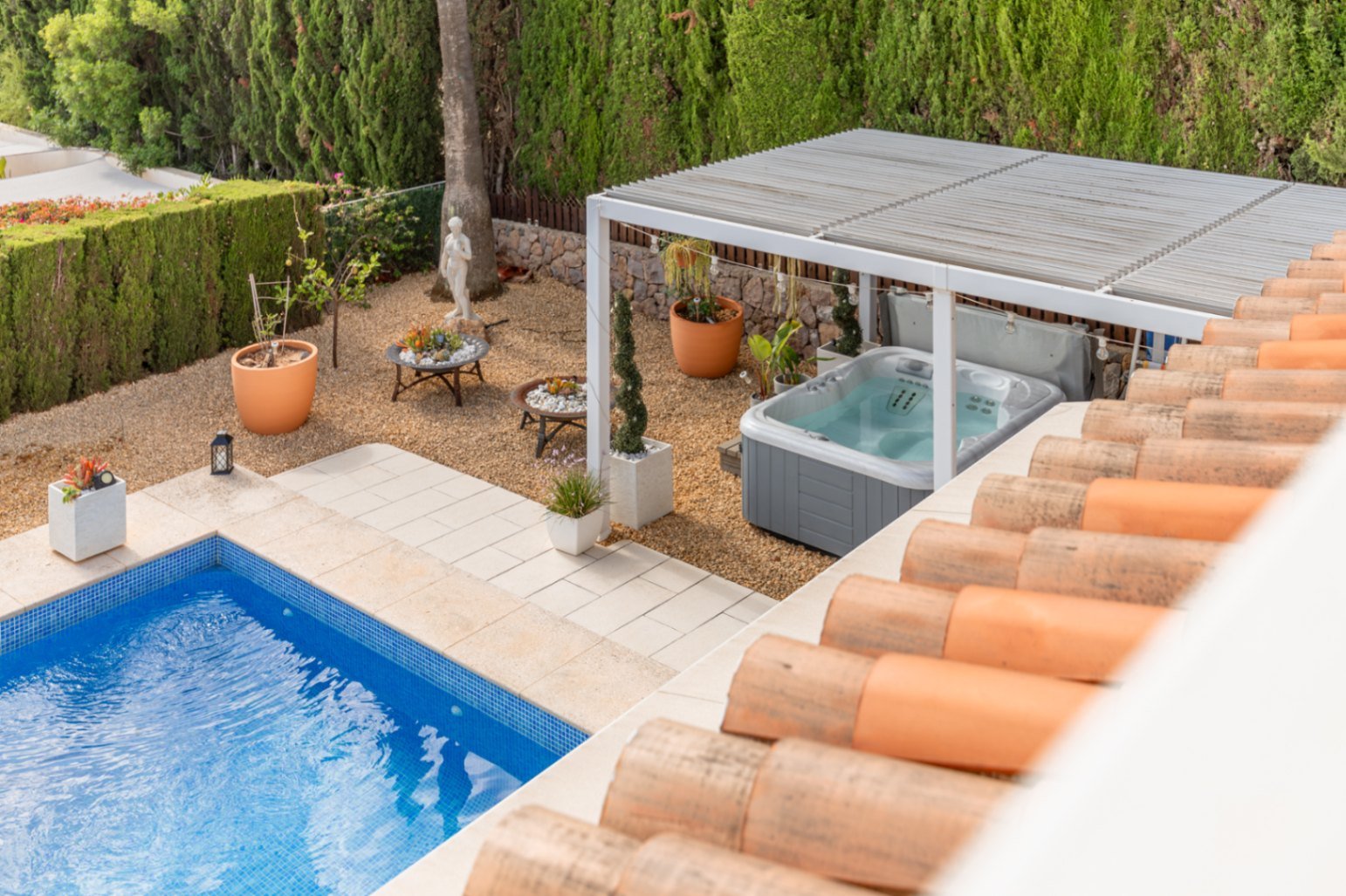 Villa de 3 chambres, 3 salles de bains, garage, piscine privée et vue sur la mer et la montagne près d'El Portet