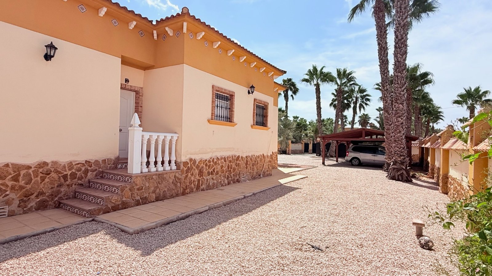 Villa entièrement rénovée avec piscine privée sur un vaste terrain