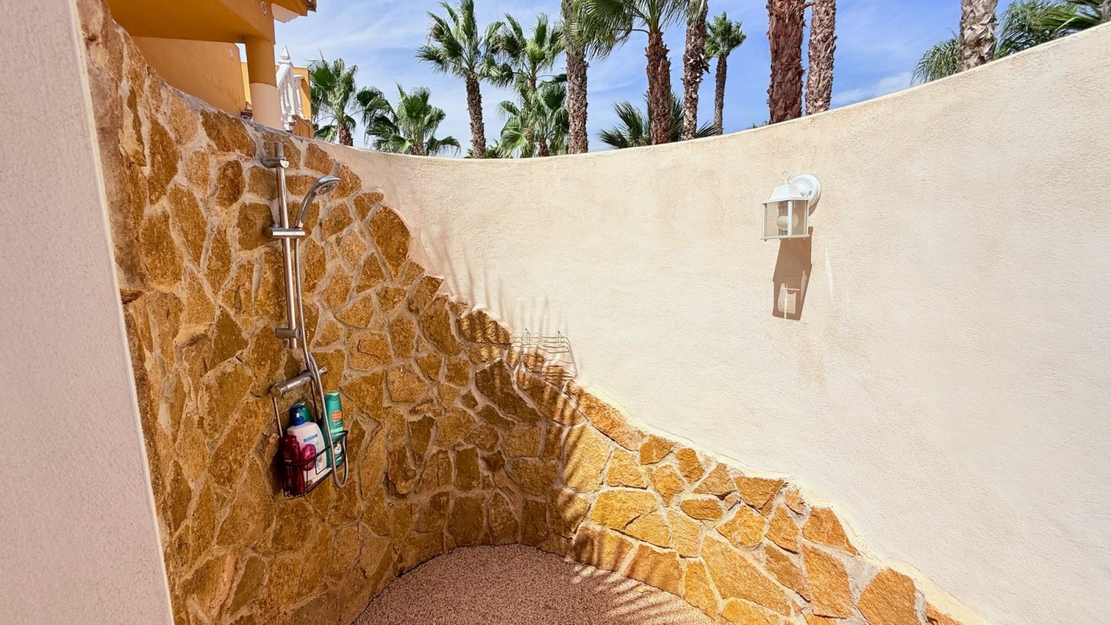 Villa entièrement rénovée avec piscine privée sur un vaste terrain