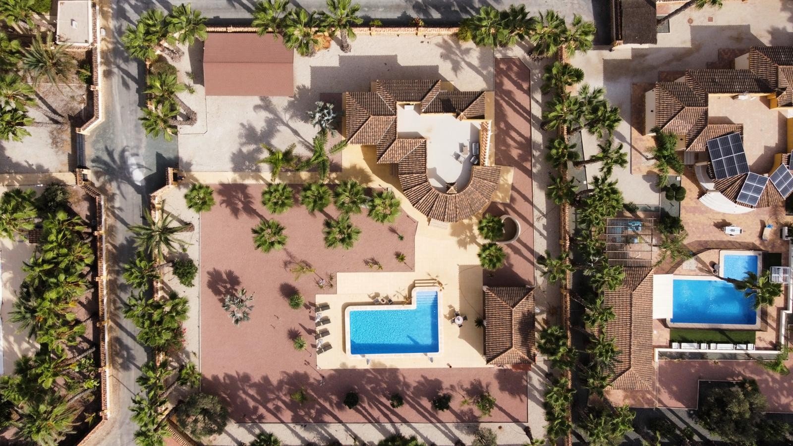 Villa entièrement rénovée avec piscine privée sur un vaste terrain