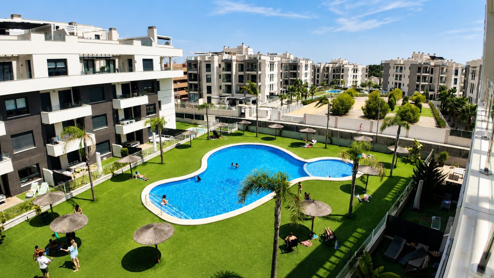 Penthouse moderne avec solarium spacieux et piscine à Villamartín