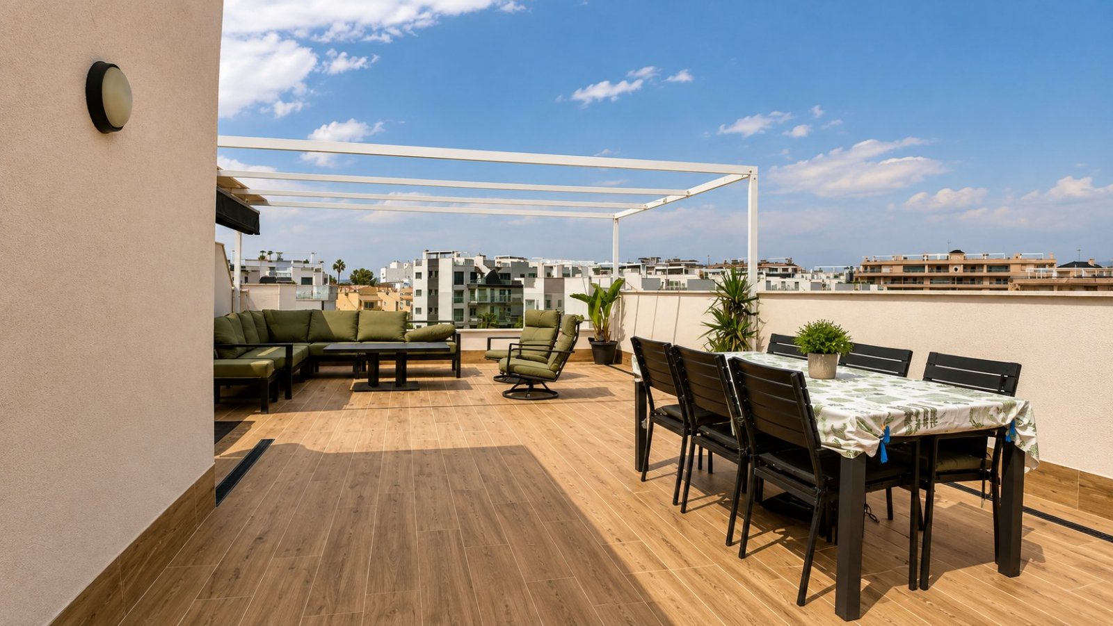 Penthouse moderne avec solarium spacieux et piscine à Villamartín