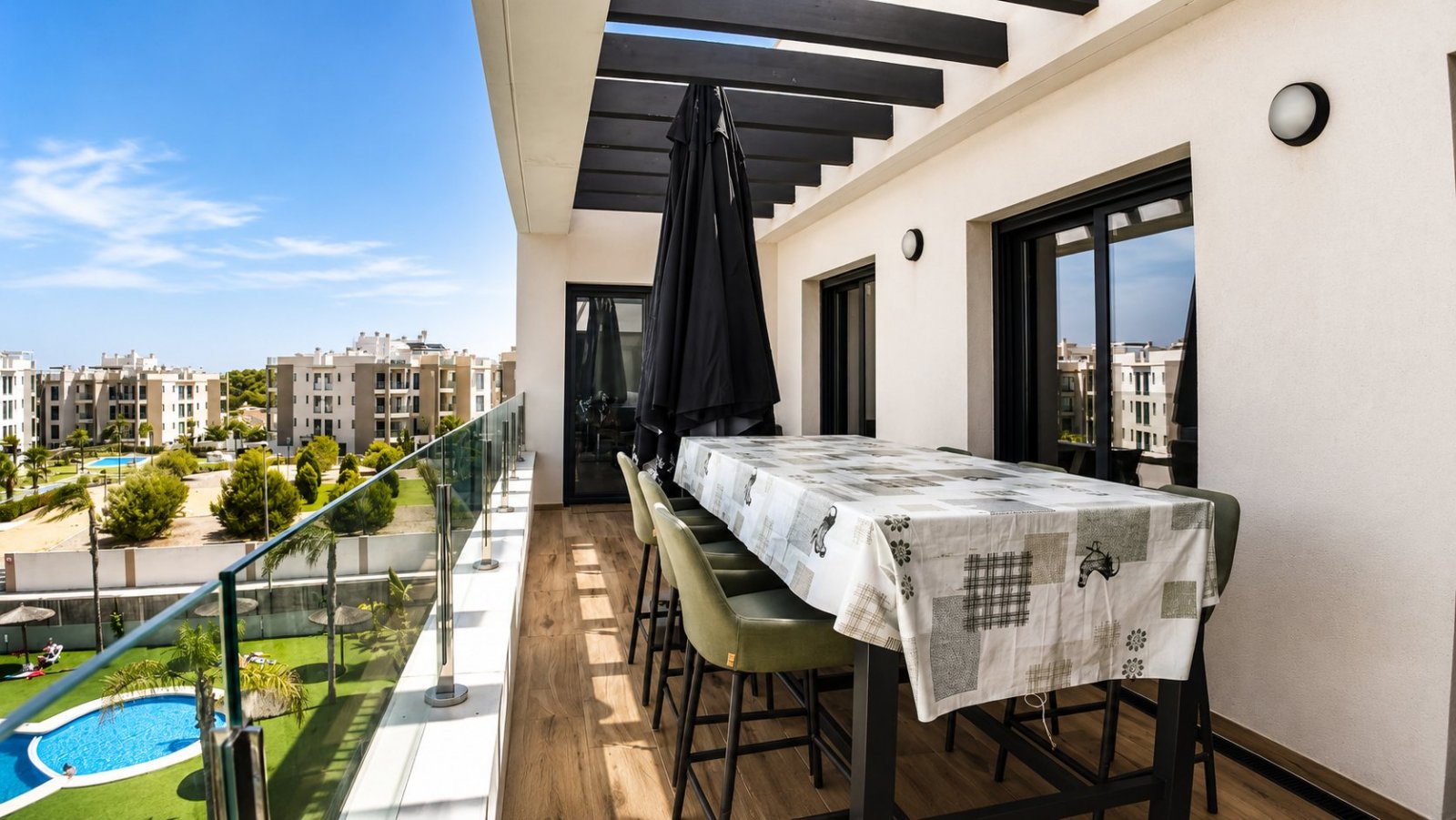 Penthouse moderne avec solarium spacieux et piscine à Villamartín