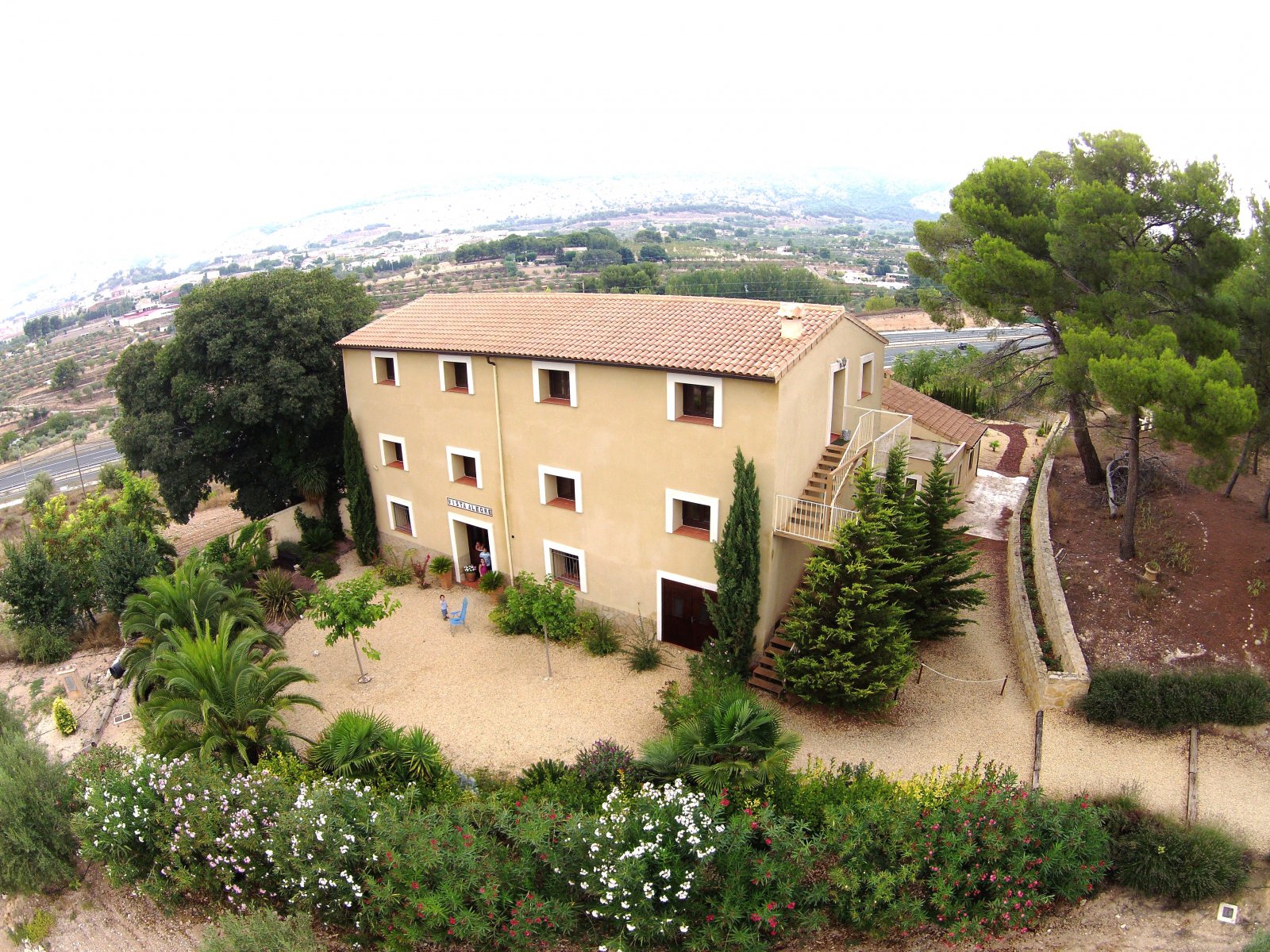 Grande maison de campagne de 15 chambres dans un endroit attrayant