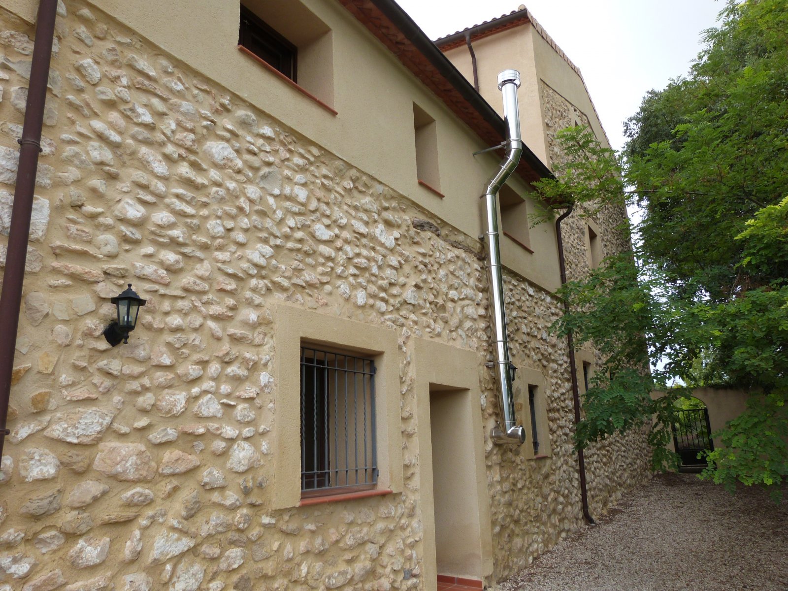 Grande maison de campagne de 15 chambres dans un endroit attrayant