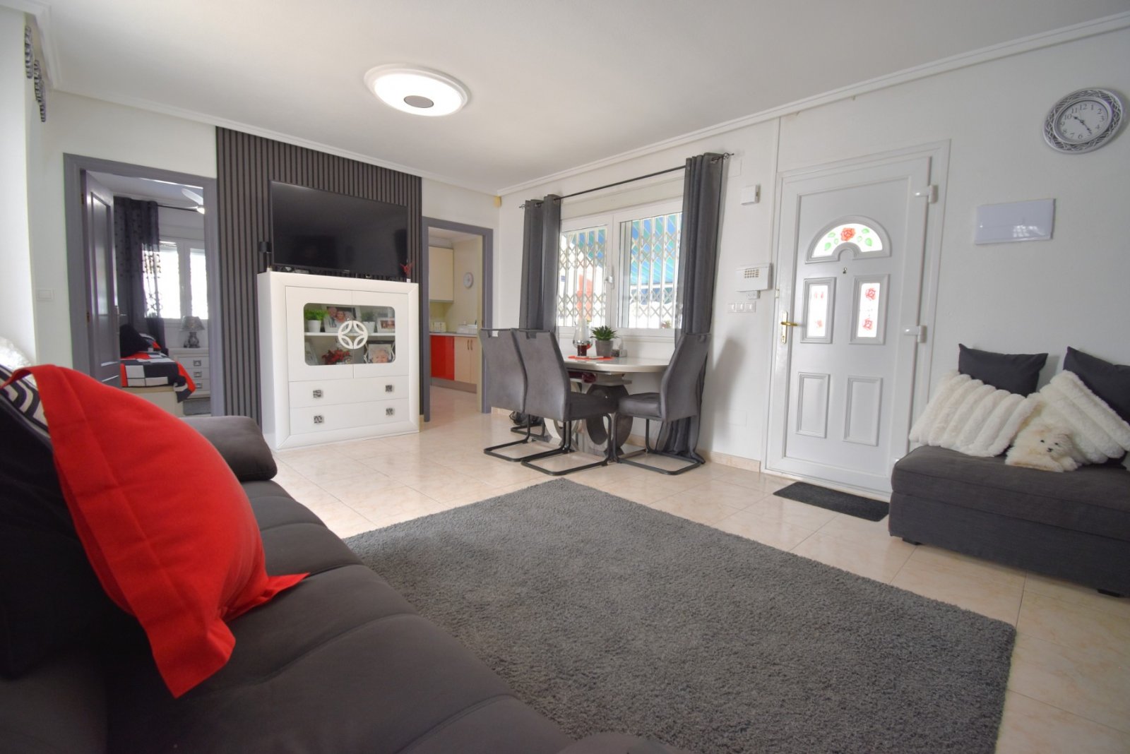 Maison mitoyenne avec 2 chambres, 1 salle de bains, une place de parking, une piscine privée et une piscine commune à Playa Flamenca