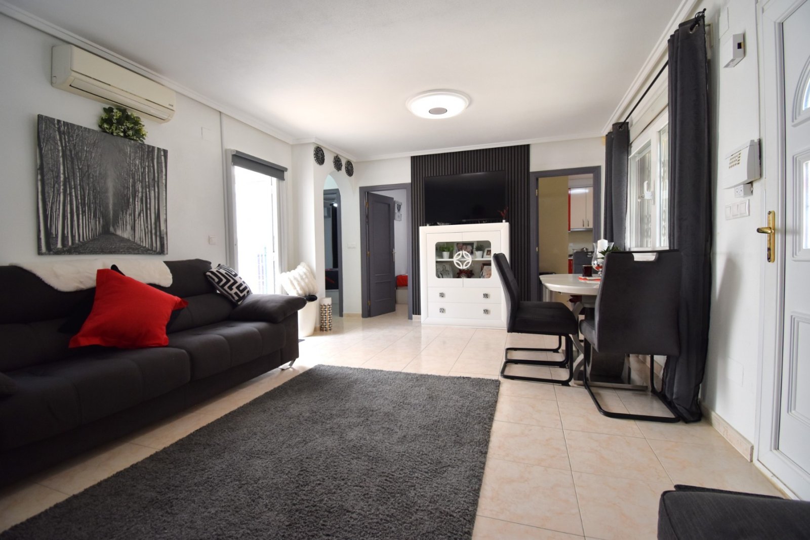 Maison mitoyenne avec 2 chambres, 1 salle de bains, une place de parking, une piscine privée et une piscine commune à Playa Flamenca