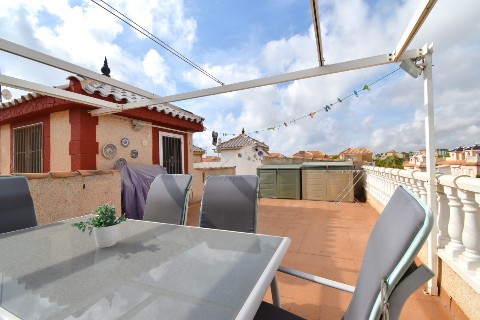 Maison mitoyenne avec 2 chambres, 1 salle de bains, une place de parking, une piscine privée et une piscine commune à Playa Flamenca
