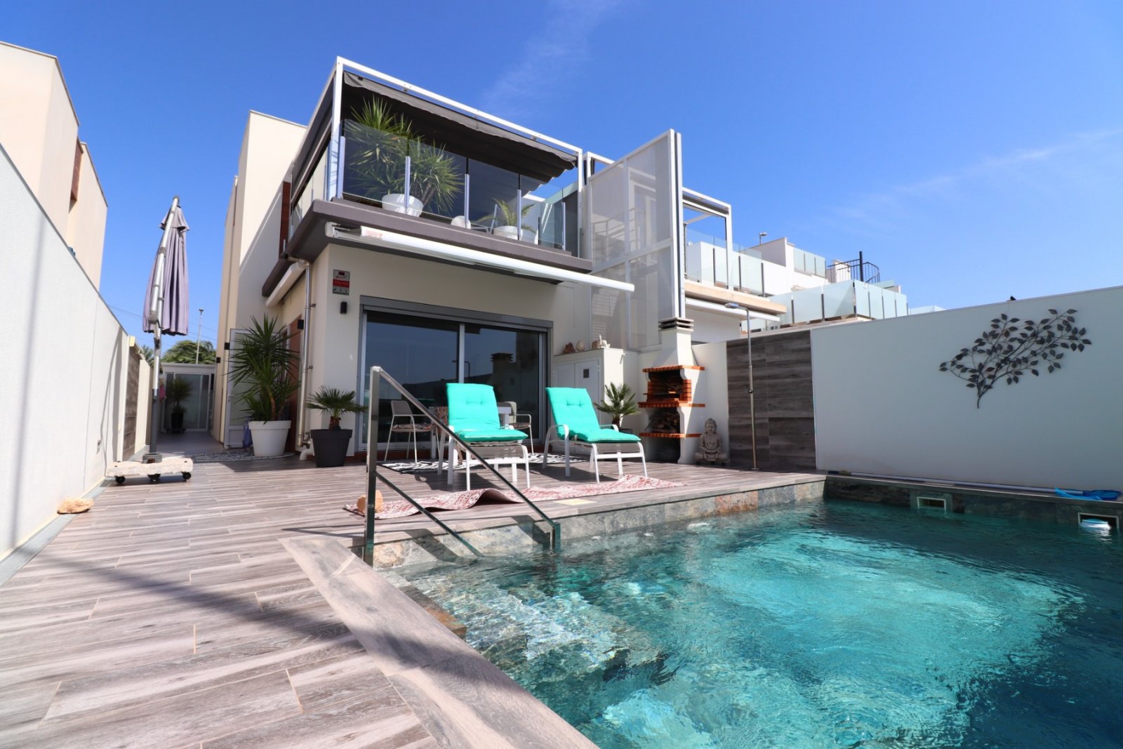 Daya Vieja: Maison jumelée moderne comprenant 3 chambres, 2 salles de bains et une piscine privée à Daya Vieja Daya Vieja: Maison jumelée moderne comprenant 3 chambres, 2 salles de bains et une piscine privée à Daya Vieja