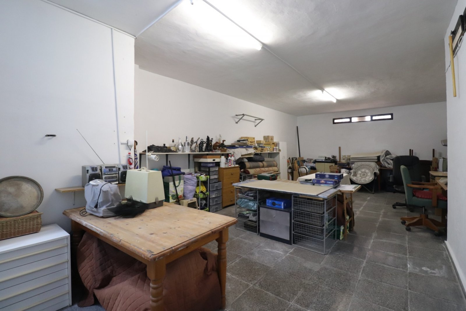 Villa avec 6 chambres, 4 salles de bains, un garage et une piscine privée