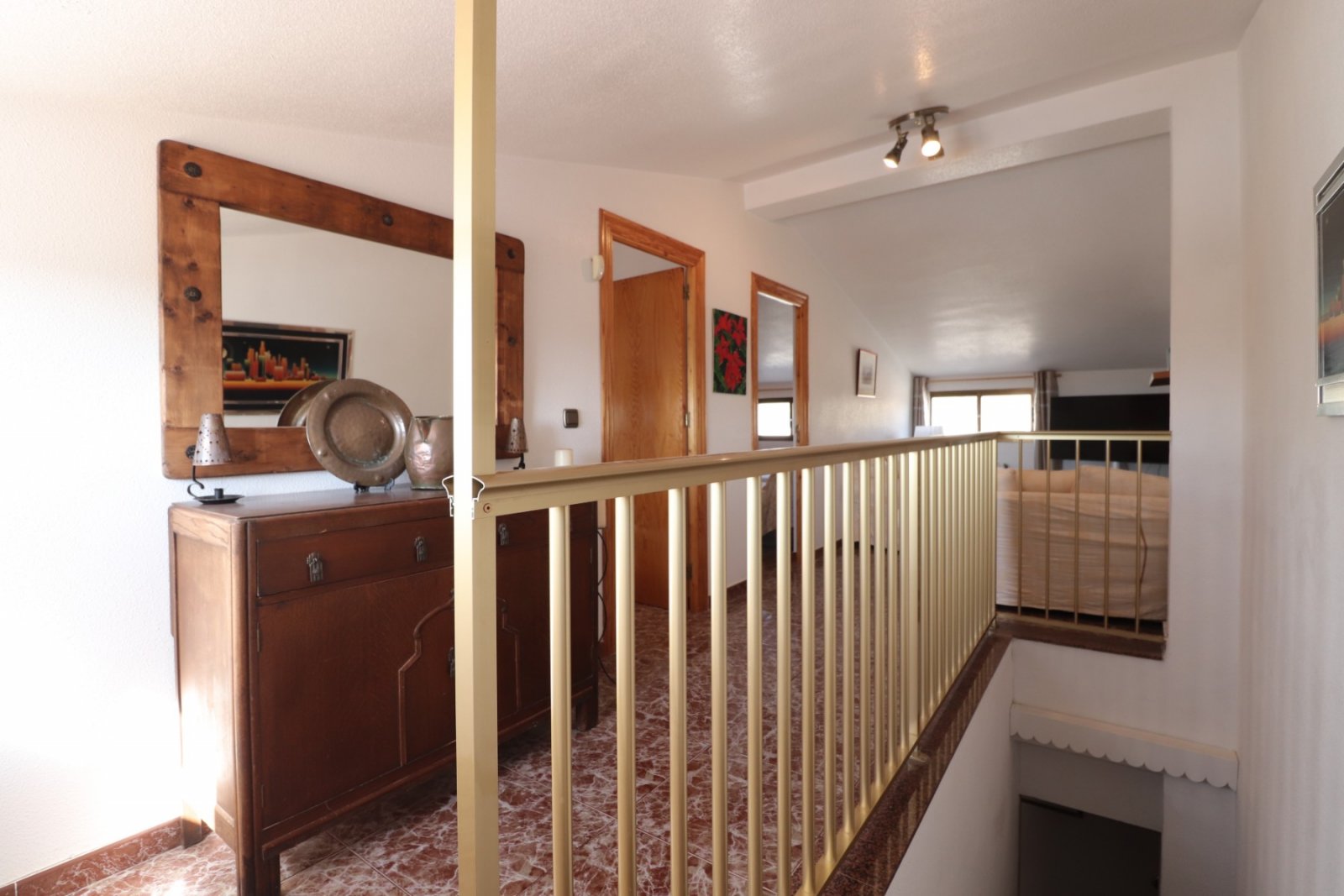 Villa avec 6 chambres, 4 salles de bains, un garage et une piscine privée